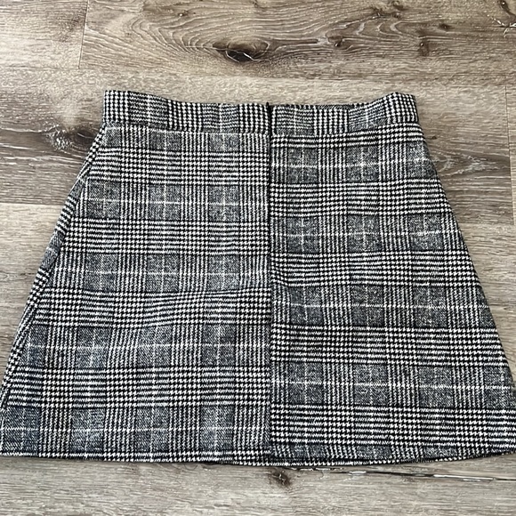Black and white plaid A line mini skirt size medium - Picture 3 of 3